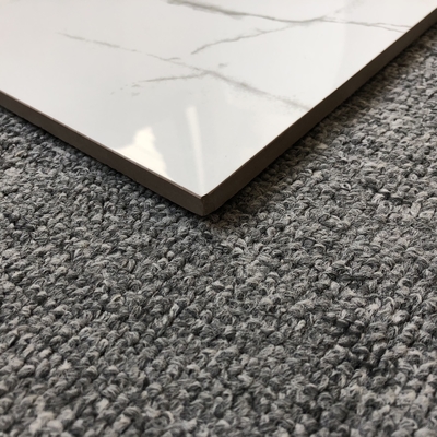 ホテル・ヴィラ リビングルームの白い背景壁のための60x60のマーブルタイルキャロルソール