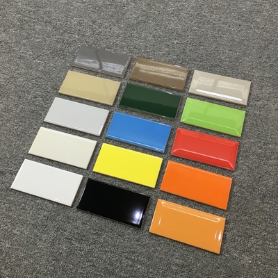 バスルームとリビングルームのためのセラミックタイル 150 X 150mm 純粋な白い地下鉄の壁タイル
